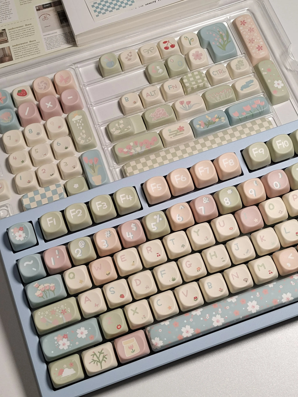 MOA Keycaps Cute Alice Keycaps Cute Keycaps 141 Keys PBT Sublimation Mechanical Keyboard Cap 2.25 U 2.75U