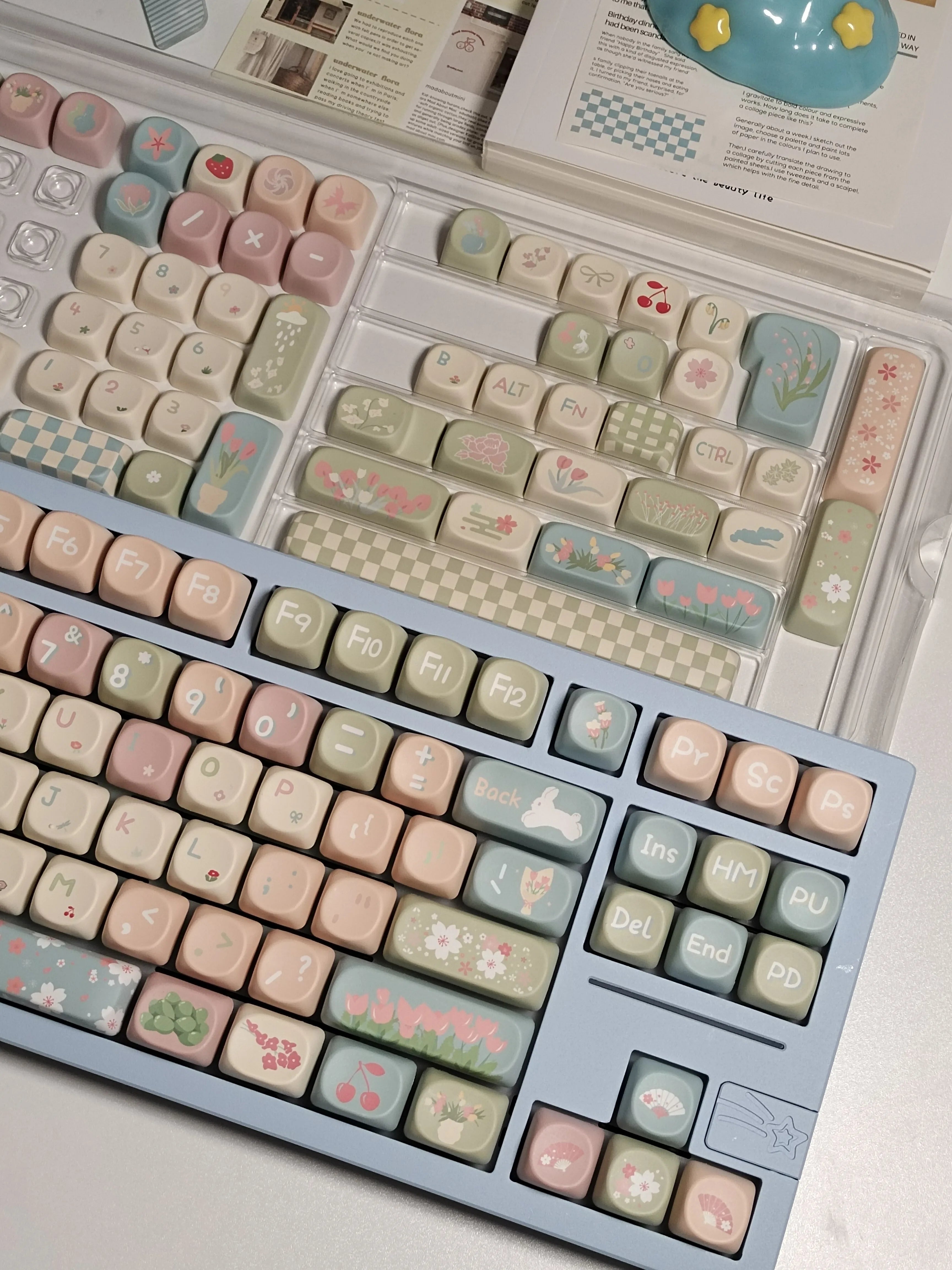 MOA Keycaps Cute Alice Keycaps Cute Keycaps 141 Keys PBT Sublimation Mechanical Keyboard Cap 2.25 U 2.75U