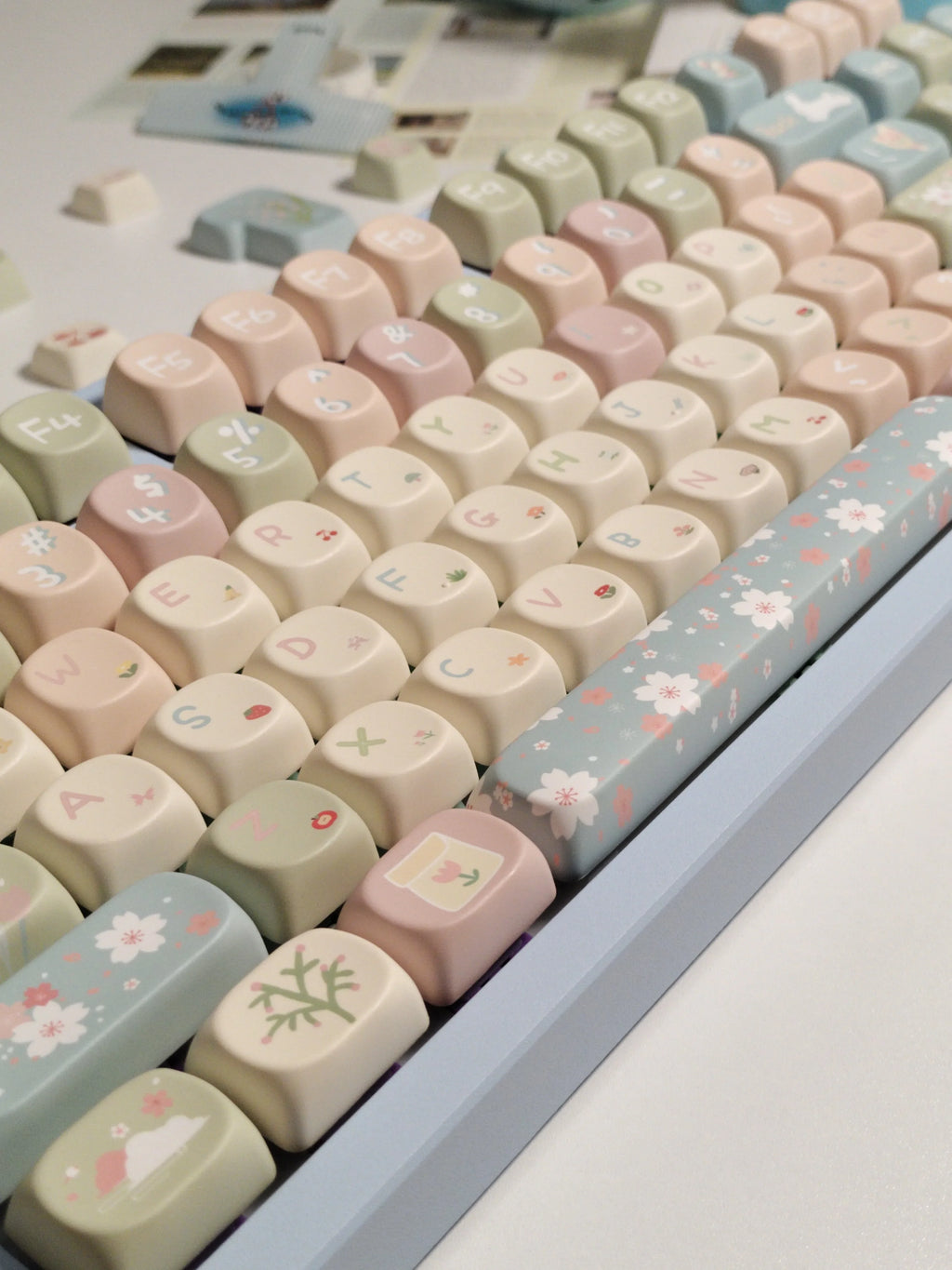 MOA Keycaps Cute Alice Keycaps Cute Keycaps 141 Keys PBT Sublimation Mechanical Keyboard Cap 2.25 U 2.75U